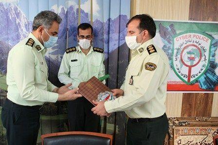 پلیس فتا کرمانشاه به دستان فرمانده جدید سپرده شد پلیس فتا کرمانشاه به دستان فرمانده جدید سپرده شد