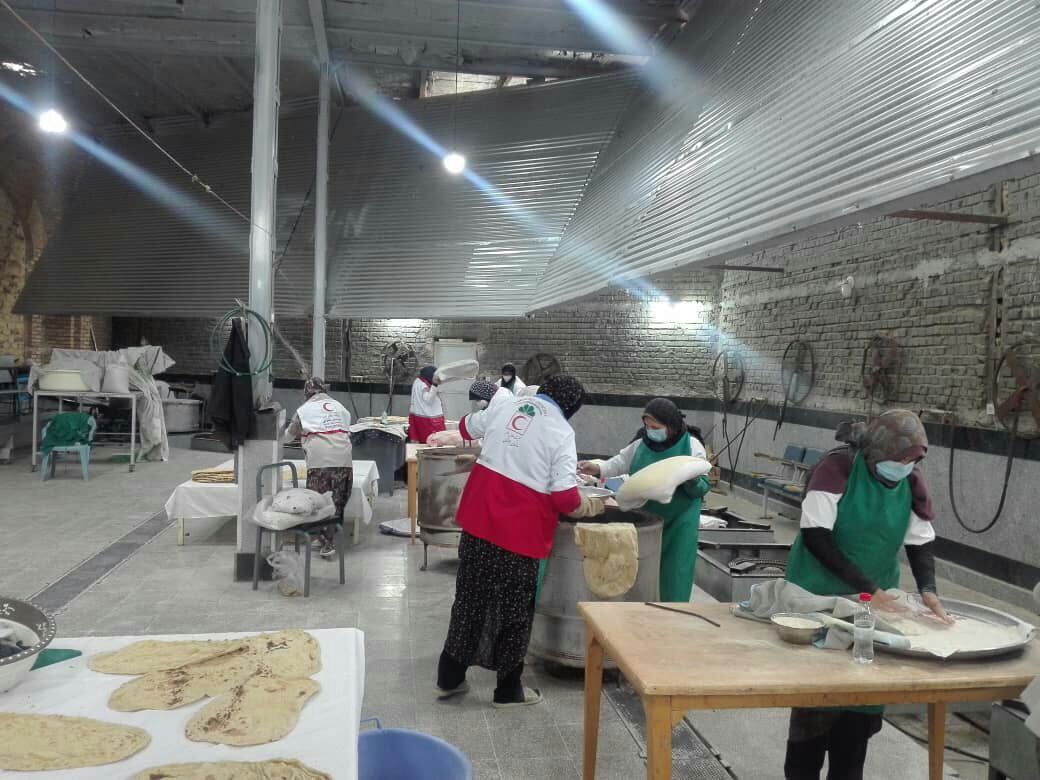 پخت و توزیع بیش از سه هزار پرس غذای گرم در شهر آیسک سرایان