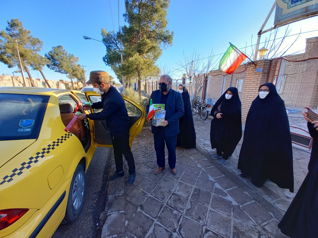 افتتاح طرح تاکسی کتاب انقلاب برای اولین بار در اسلامیه فردوس