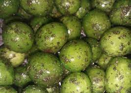 کدام افراد نباید گوجه سبز بخورند؟