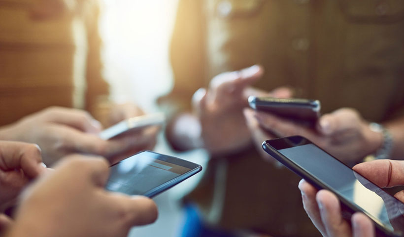 انگشت انسان چقدر در شبکههای اجتماعی سفر میکند؟ انگشت انسان چقدر در شبکههای اجتماعی سفر میکند؟