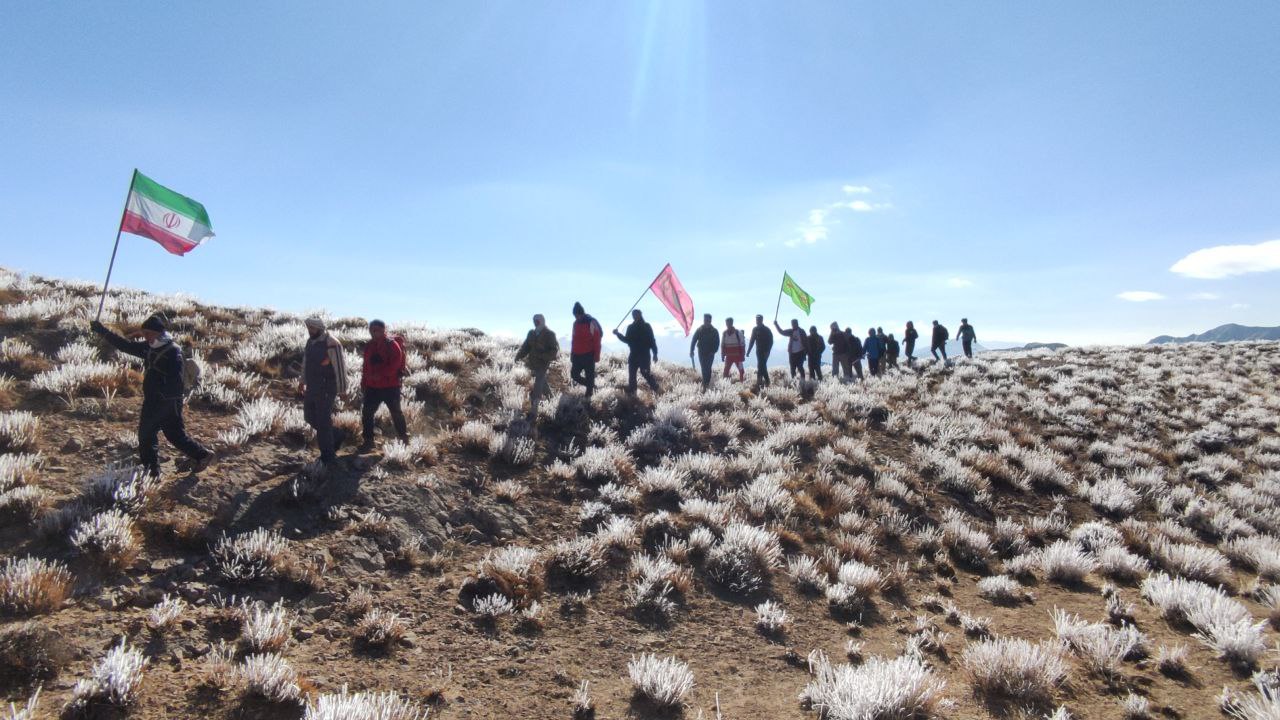 صعود کوهنوردان زیرکوه به ارتفاعات ۲۴۵۰ متری کازگان