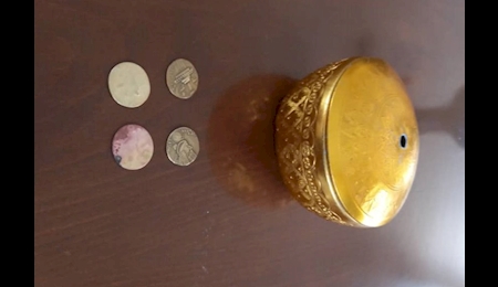 کشف و ضبط ۴ سکه و یک شیء فلزی تاریخی در لرستان کشف و ضبط ۴ سکه و یک شیء فلزی تاریخی در لرستان