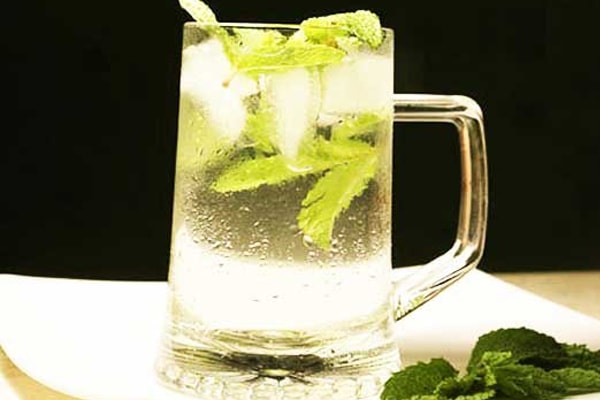 چند نوشیدنی مناسب برای رفع عطش در ماه مبارک رمضان چند نوشیدنی مناسب برای رفع عطش در ماه مبارک رمضان