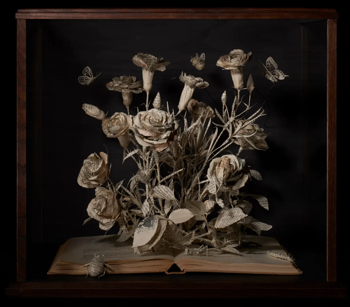 مجسمههایی شگفتانگیز از جنس صفحات کتاب مجسمههایی شگفتانگیز از جنس صفحات کتاب