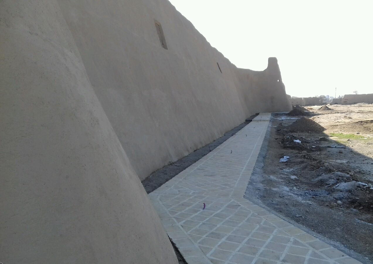 آغاز مرحله جدید مرمت دیوار باروی دامغان