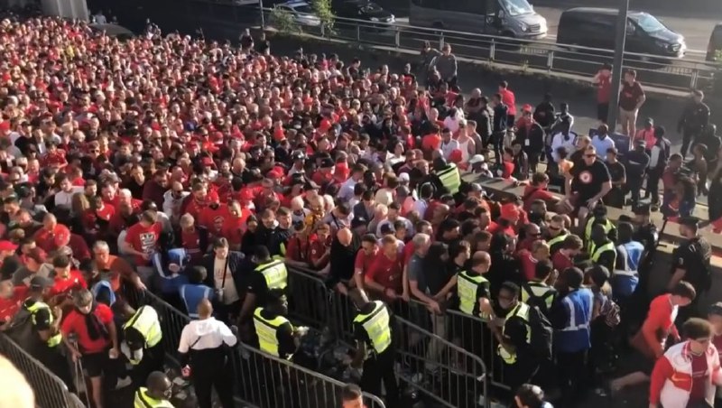 فینال لیگ قهرمانان اروپا / آشوب و هرج و مرج قبل از شروع بازی فینال لیگ قهرمانان اروپا / آشوب و هرج و مرج قبل از شروع بازی