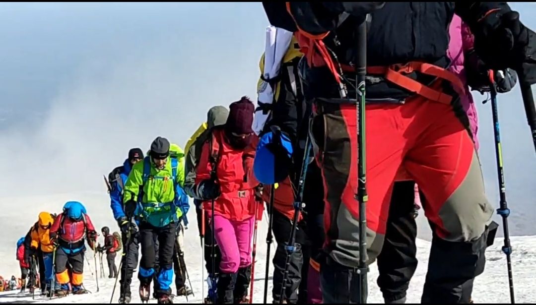 صعود کوهنوردان طبسی به مرتفع ترین قله ترکیه
