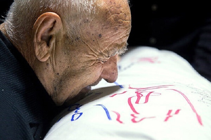 پدر شهید محمد ابراهیم جلیلی به فرزند شهیدش پیوست پدر شهید محمد ابراهیم جلیلی به فرزند شهیدش پیوست