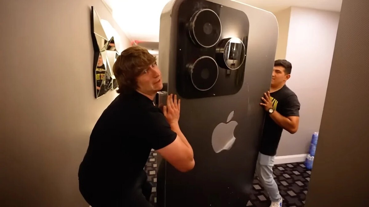 بزرگ‌ترین آیفون جهان با دو متر ارتفاع!