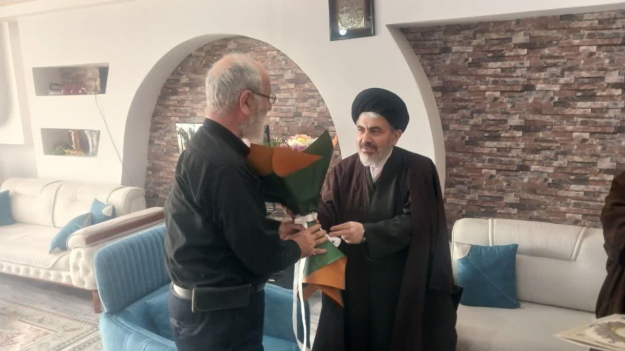 دیدارنماینده ولی فقیه دراستان با۳جانباز دوران دفاع مقدس در ارومیه دیدارنماینده ولی فقیه دراستان با۳جانباز دوران دفاع مقدس در ارومیه