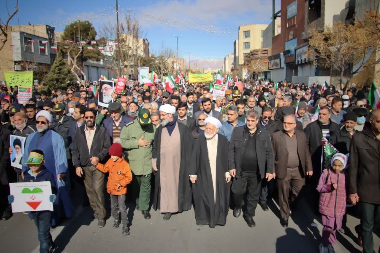 سمنان روز شنبه تعطیل نیست