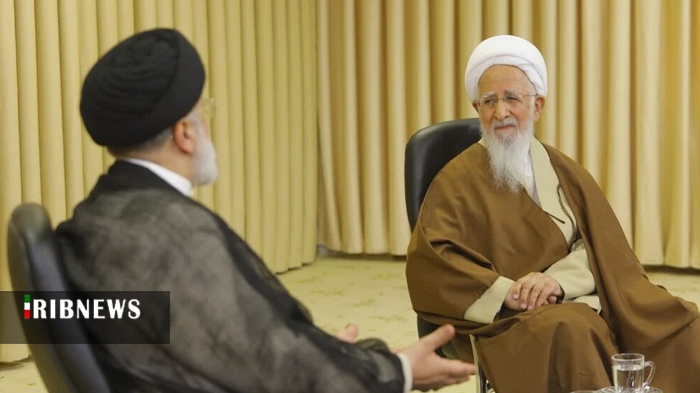 مسئولان باید با مردم رفتار کریمانه داشت باشند مسئولان باید با مردم رفتار کریمانه داشت باشند