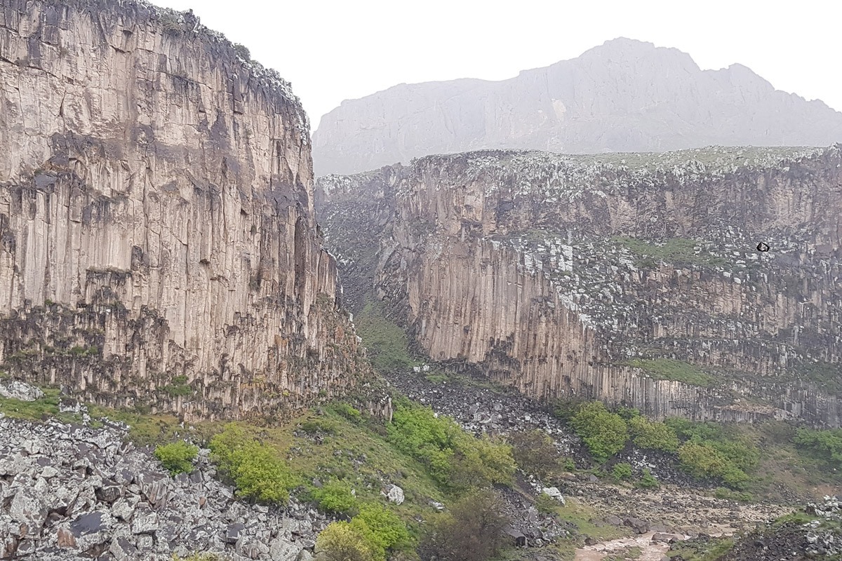 اثر طبیعی ملی منشورهای بازالتی چالدران، اثری بی نظیر و شگفت انگیز از طبیعت