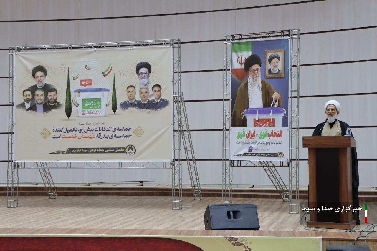 *** رئیس جمهور به مثابه نخ تسبیح انسجام و وحدت امور اجرایی کشور است *** رئیس جمهور به مثابه نخ تسبیح انسجام و وحدت امور اجرایی کشور است