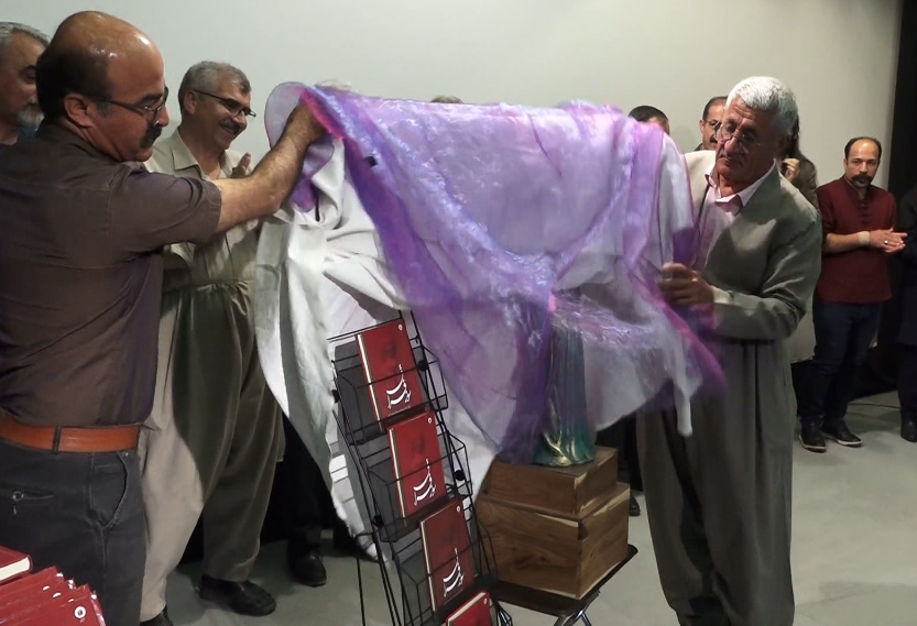 رونمایی از کتاب سوز فراق در سنندج رونمایی از کتاب سوز فراق در سنندج