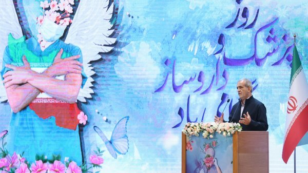 به عنوان کسی ایستادهام که تلاش میکند، گرهی از کار مردم باز کند به عنوان کسی ایستادهام که تلاش میکند، گرهی از کار مردم باز کند