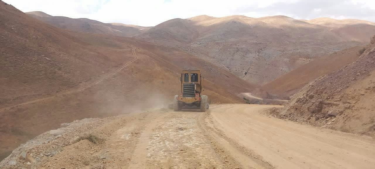 راه دسترسی روستای سخت گذر جداقیه تکاب آسفالت می‌شود