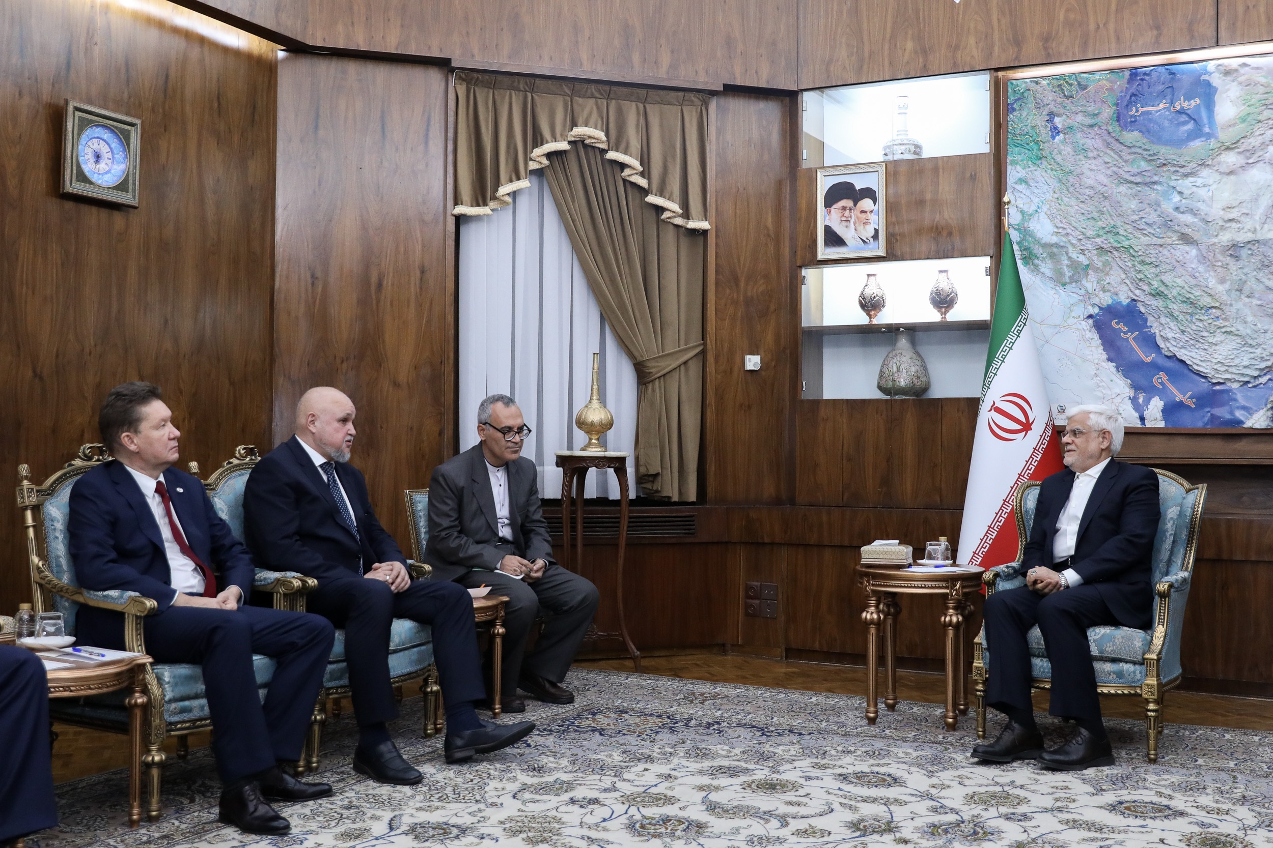 تاکید عارف بر اهمیت همکاری دراز مدت و همه جانبه ایران با روسیه تاکید عارف بر اهمیت همکاری دراز مدت و همه جانبه ایران با روسیه