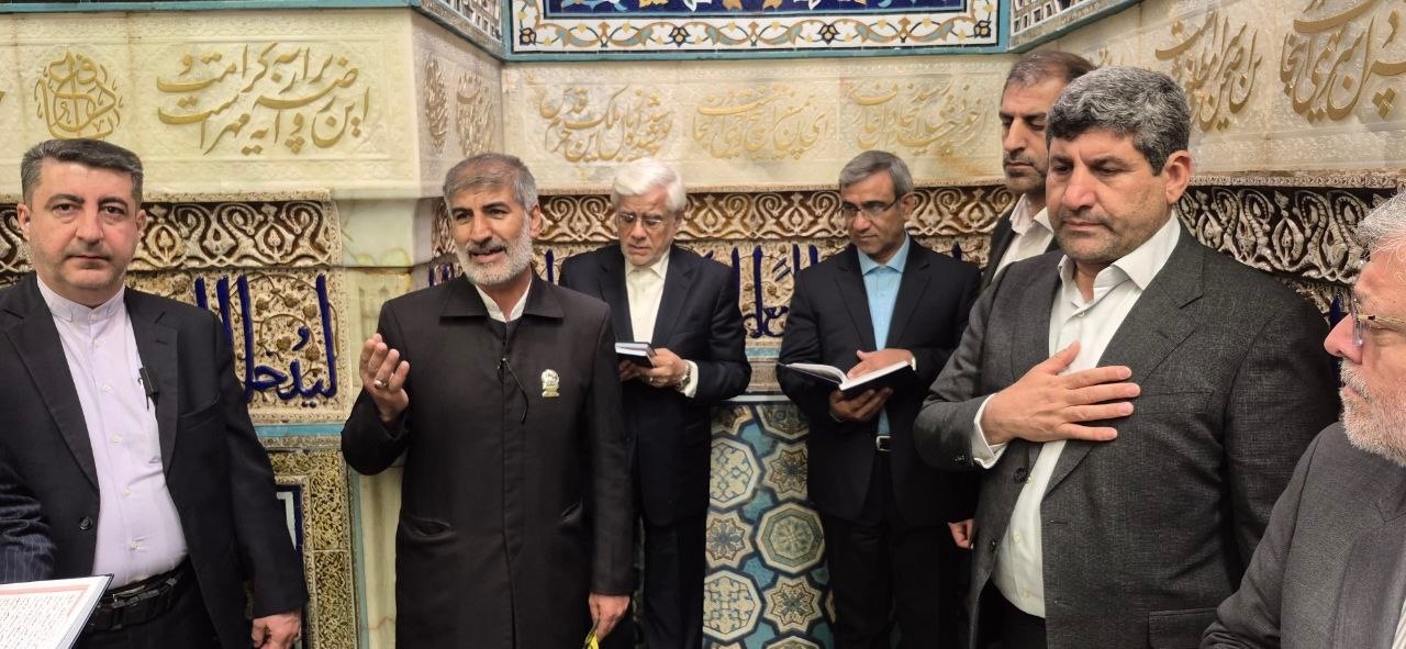 معاون اول رئیس جمهور به زیارت بارگاه امام رضا(ع) مشرف شد