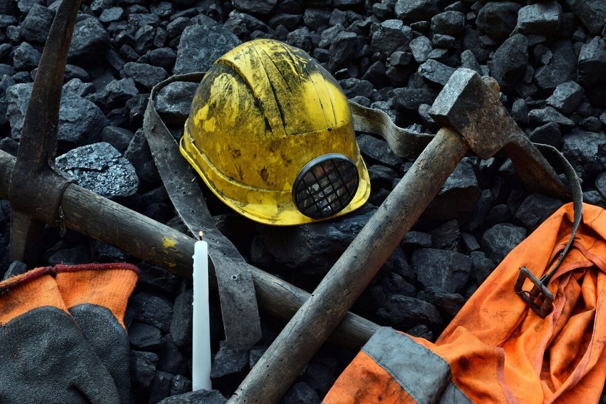 تشکیل جلسه اضطراری بررسی ابعاد حادثه معدن مهماندویه دامغان