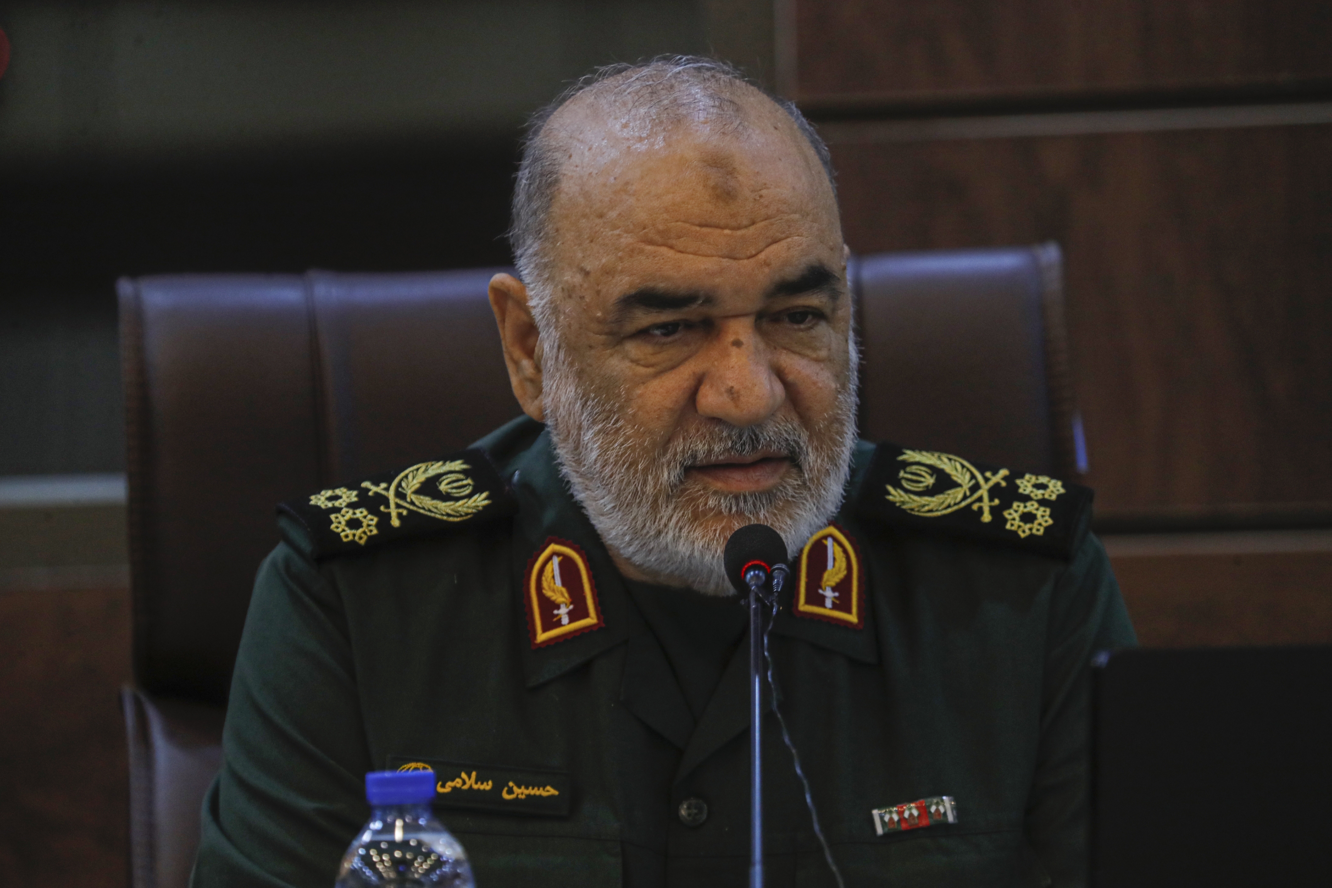 **** فرمانده کل سپاه: ارتش و سپاه فدای هم میشوند **** فرمانده کل سپاه: ارتش و سپاه فدای هم میشوند