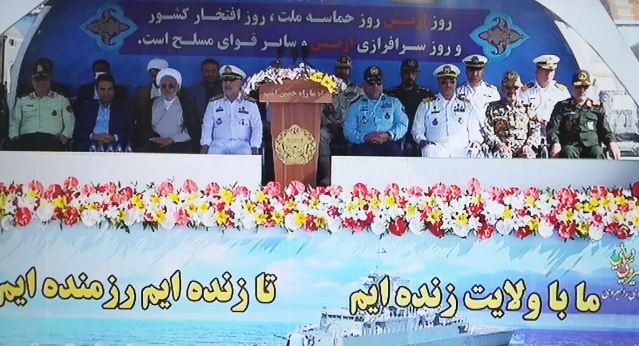 برگزاری رژه اقتدار دریایی و زمینی ارتش در بندرعباس