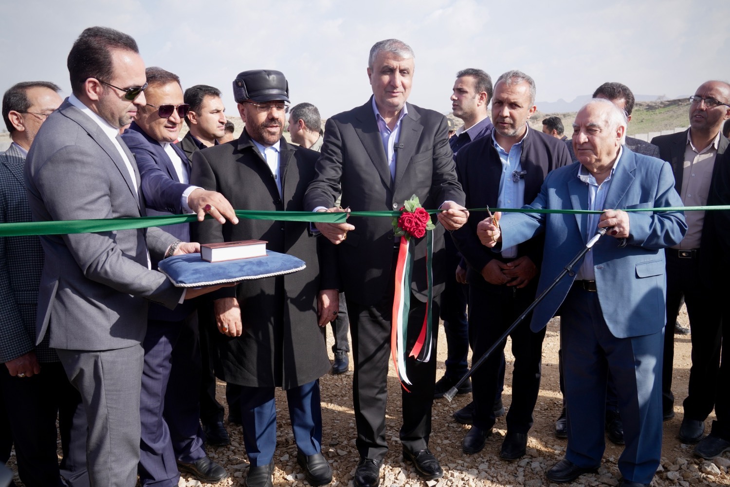 بهره برداری از مرحله نخست نیروگاه خورشیدی فیروزآباد بهره برداری از مرحله نخست نیروگاه خورشیدی فیروزآباد