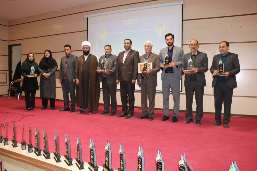 تجلیل از خیران آموزشی و پرورشی در فیروزه تجلیل از خیران آموزشی و پرورشی در فیروزه