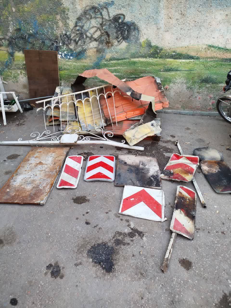 دستگیری متهم به سرقت تابلوهای راهنمایی و رانندگی در نیشابور دستگیری متهم به سرقت تابلوهای راهنمایی و رانندگی در نیشابور