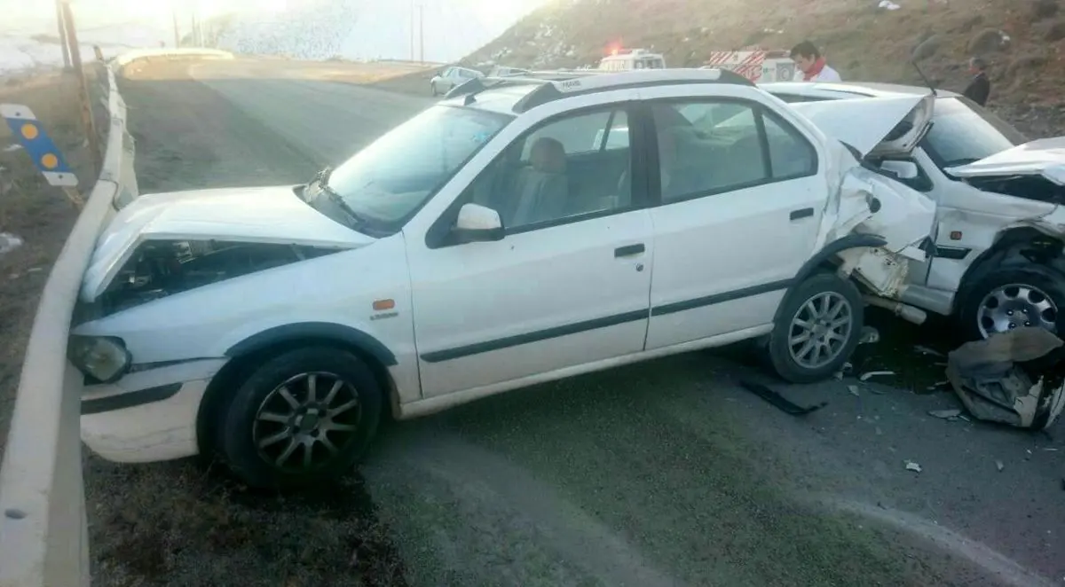 برخورد سمند با پژو پارس با 8مصدوم