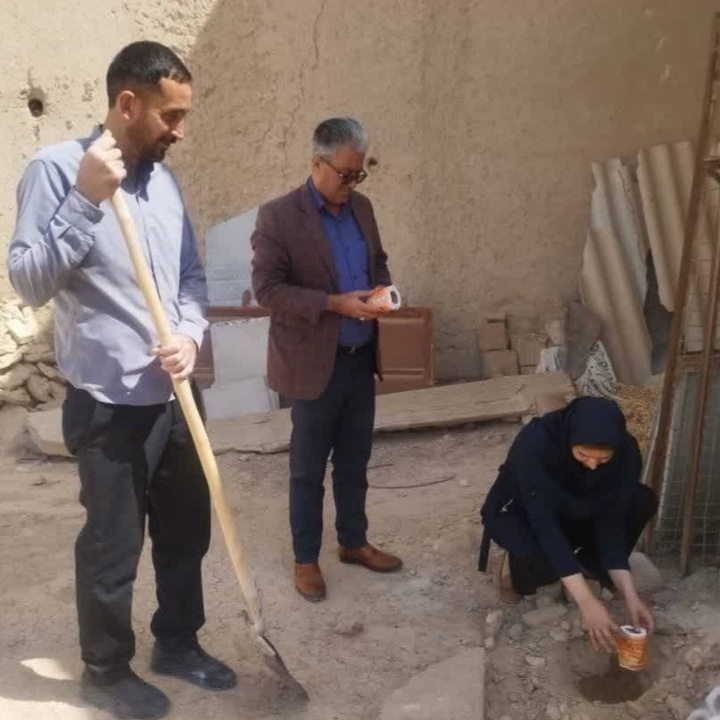 *کنترل آسیب موریانه در بنای تاریخی مسجد جامع ابرکوه/ لطفا عکس داخل سایز شود *کنترل آسیب موریانه در بنای تاریخی مسجد جامع ابرکوه/ لطفا عکس داخل سایز شود