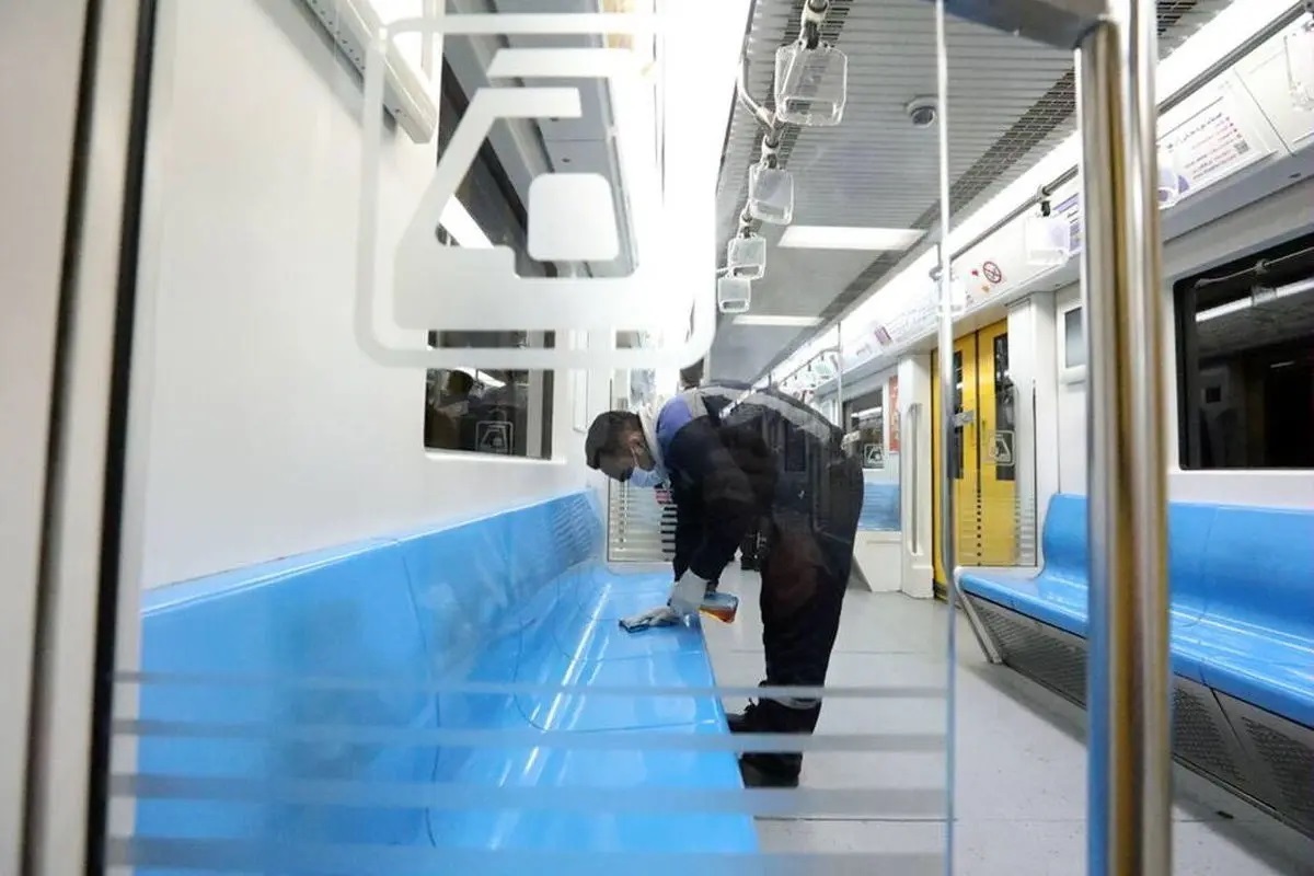 پاکبان پاکدست مترو بسته طلا را تحویل داد پاکبان پاکدست مترو بسته طلا را تحویل داد