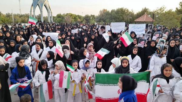 اجتماع بانوان بردسکنی در حمایت از مقام معظم رهبری