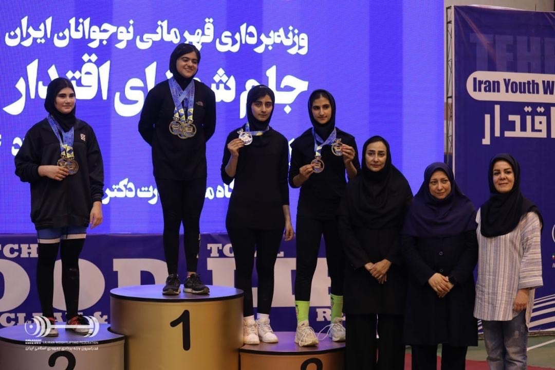 سه مدال طلا برای دختر وزنه بردار هرمزگانی سه مدال طلا برای دختر وزنه بردار هرمزگانی