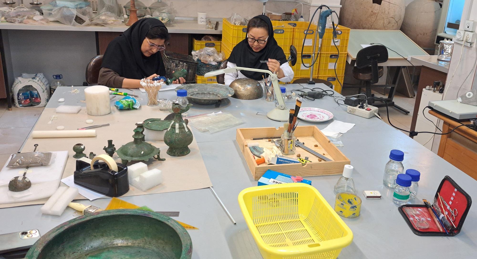 مرمت و حفاظت ۱۰ قلم شیء فلزی تاریخی در موزه عمارت مفخم بجنورد