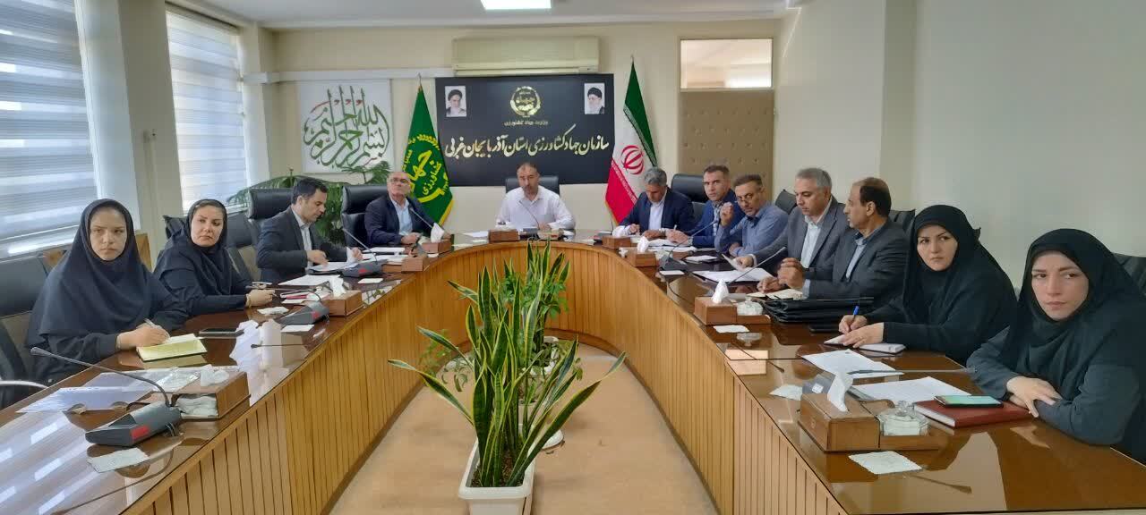 تاکید بر توسعه گلخانههای مبتنی بر دانش فنی روز و استفاده از پنلهای خورشیدی تاکید بر توسعه گلخانههای مبتنی بر دانش فنی روز و استفاده از پنلهای خورشیدی