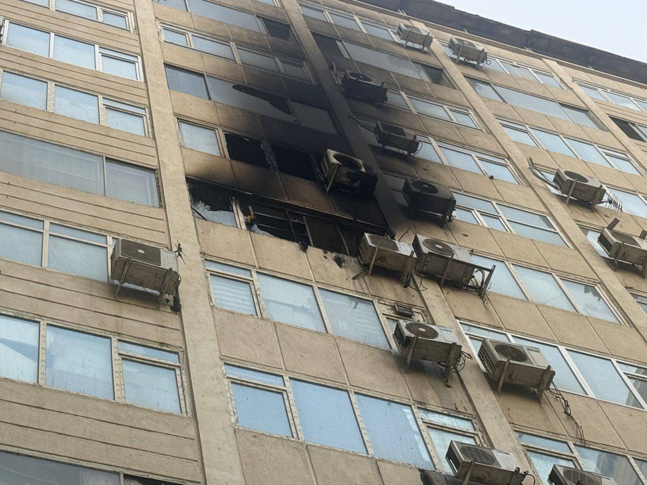 مهار آتشسوزی در ساختمان ۱۲ طبقه تجاری خیابان جمهوری مهار آتشسوزی در ساختمان ۱۲ طبقه تجاری خیابان جمهوری