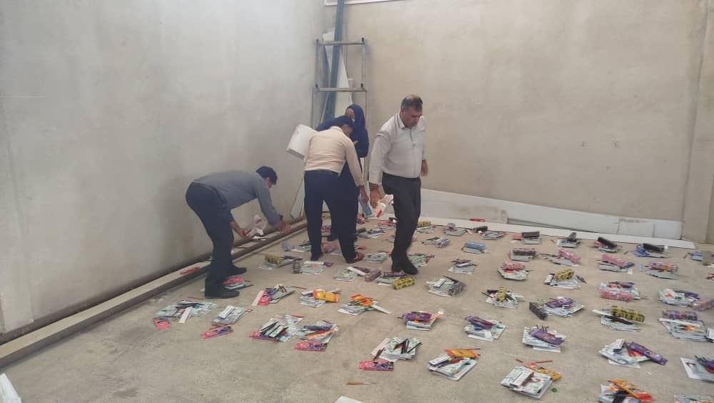 توزیع بسته‌های نوشت افزار بین دانش‌آموزان در شهرستان مارگون