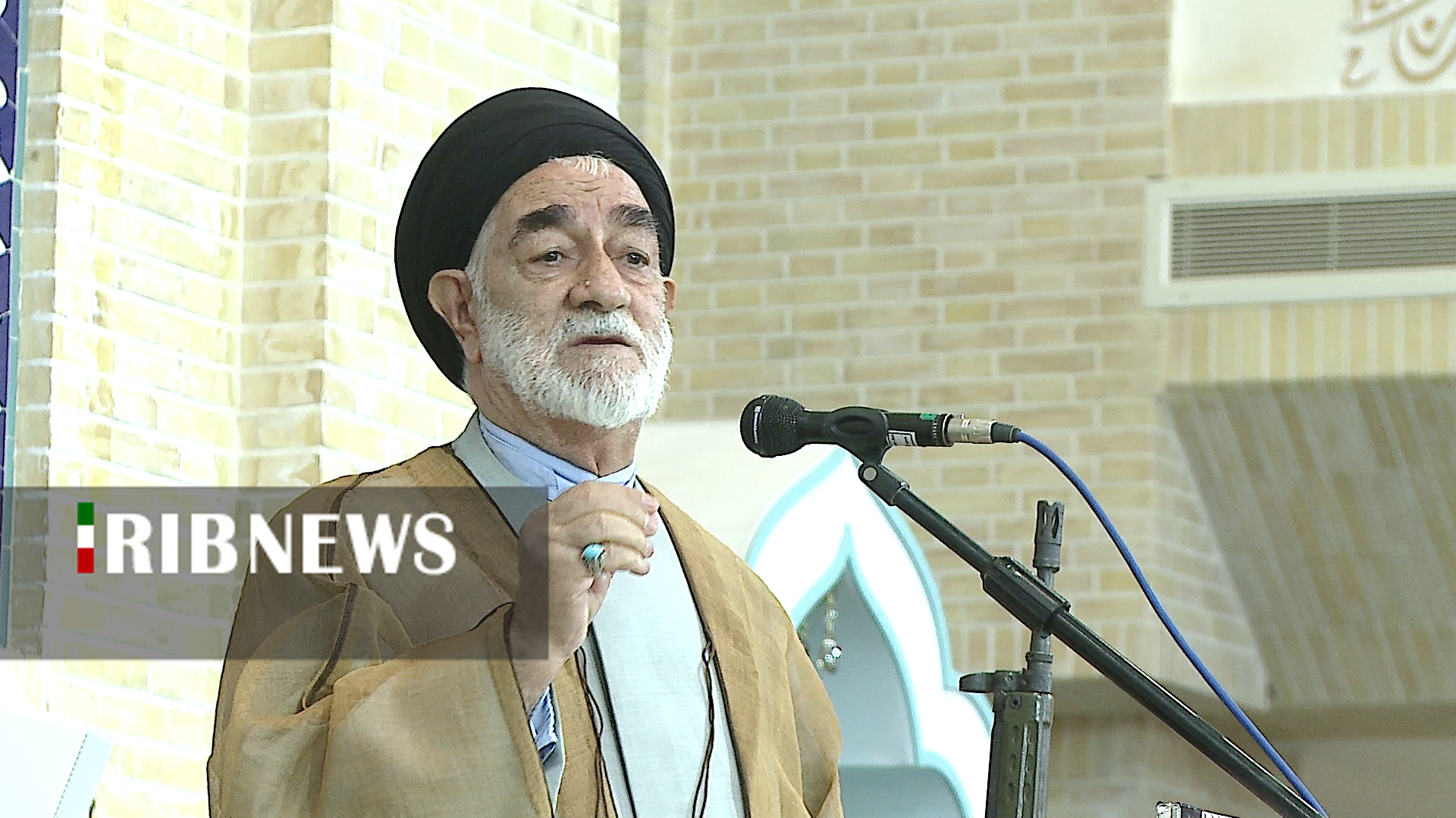 امام جمعه زنجان: سودجویان را محاکمه و عدالت اقتصادی را برقرار کنید