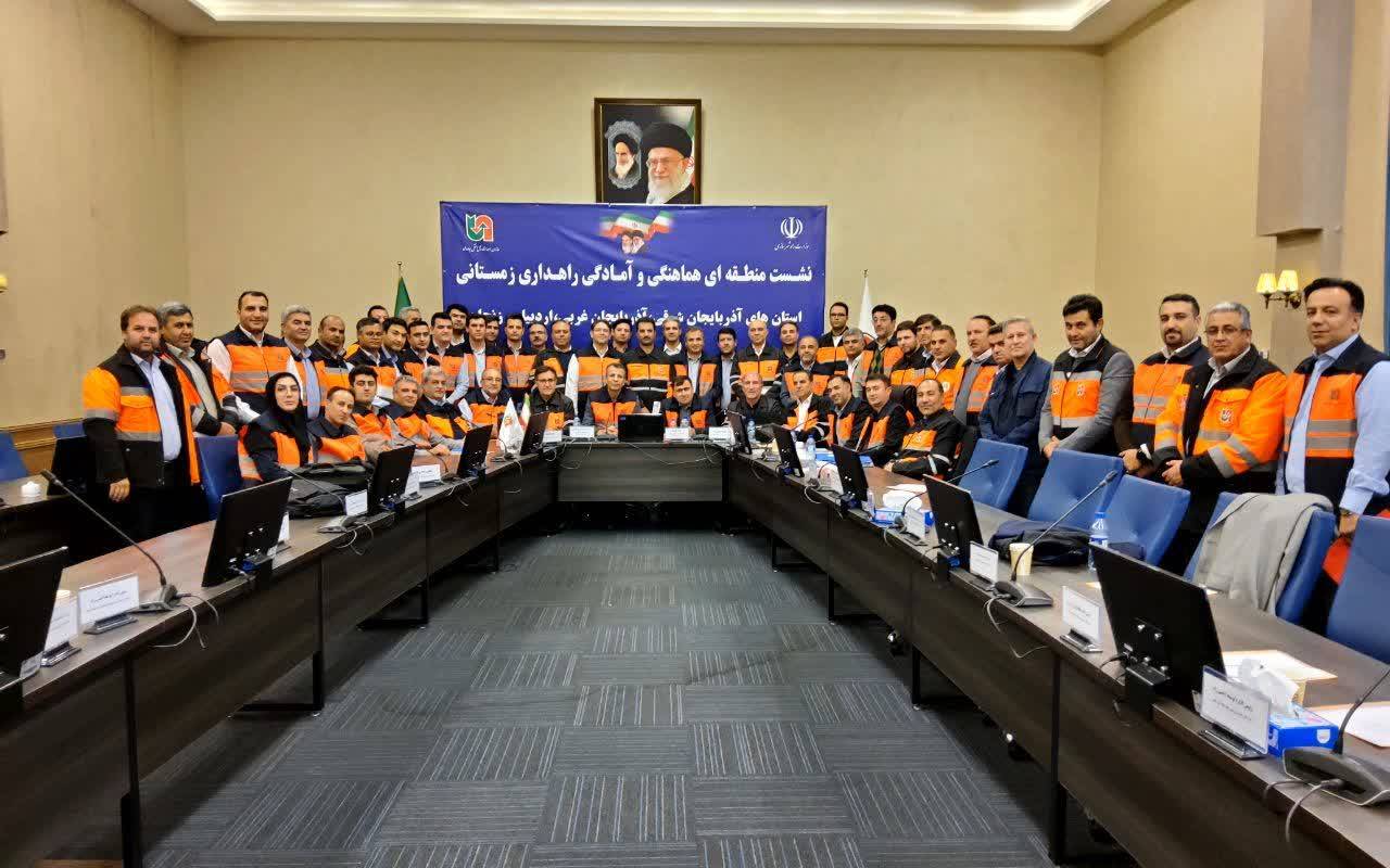 آماده‌ باش کامل راهداری با ۳۰۰ دستگاه ماشین‌آلات برای مقابله با برف و یخبندان