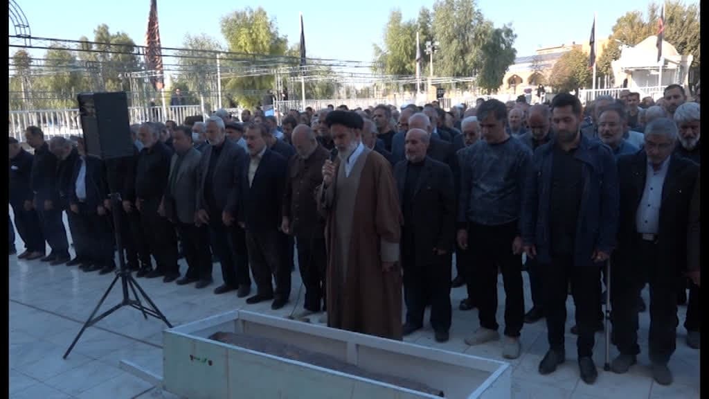 پیکر مادر شهید خاکباز یگانه با حضور مردم شهید پرور قم تشییع شد پیکر مادر شهید خاکباز یگانه با حضور مردم شهید پرور قم تشییع شد