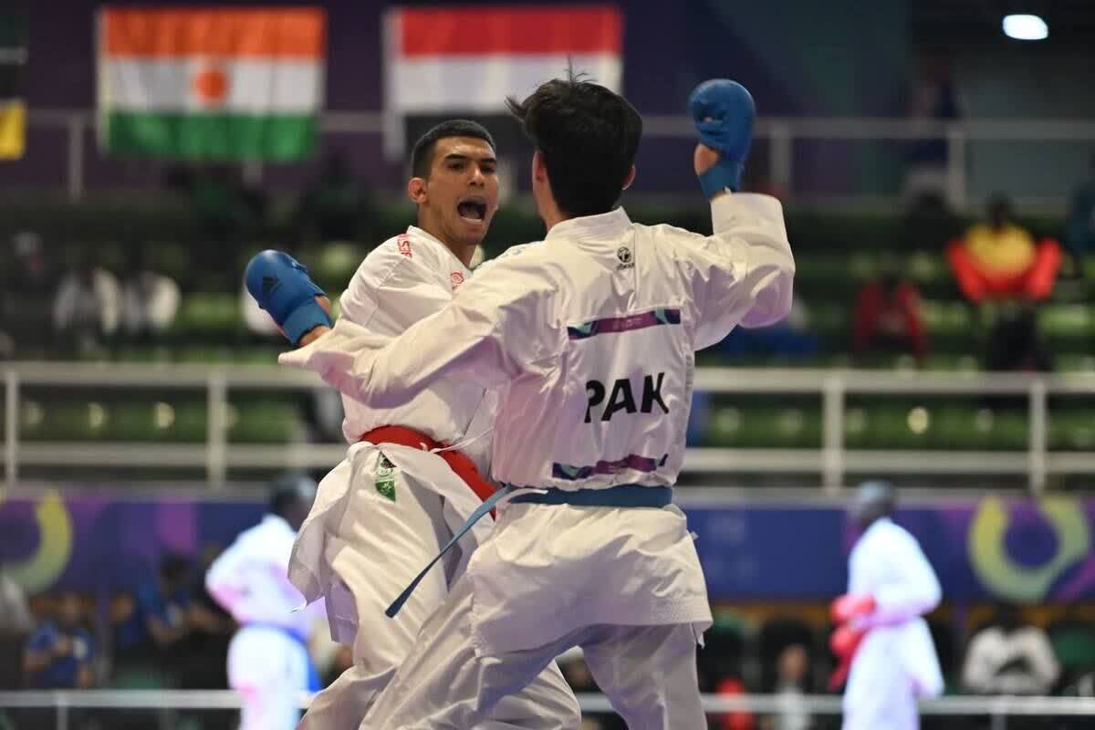 نشان نقره به کاراته کای قمی رسید