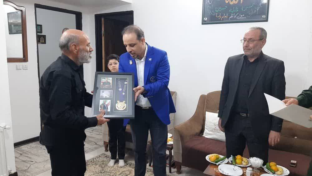 اهدای مدال داور برتر کشور به خانواده شهید تکواندوکار