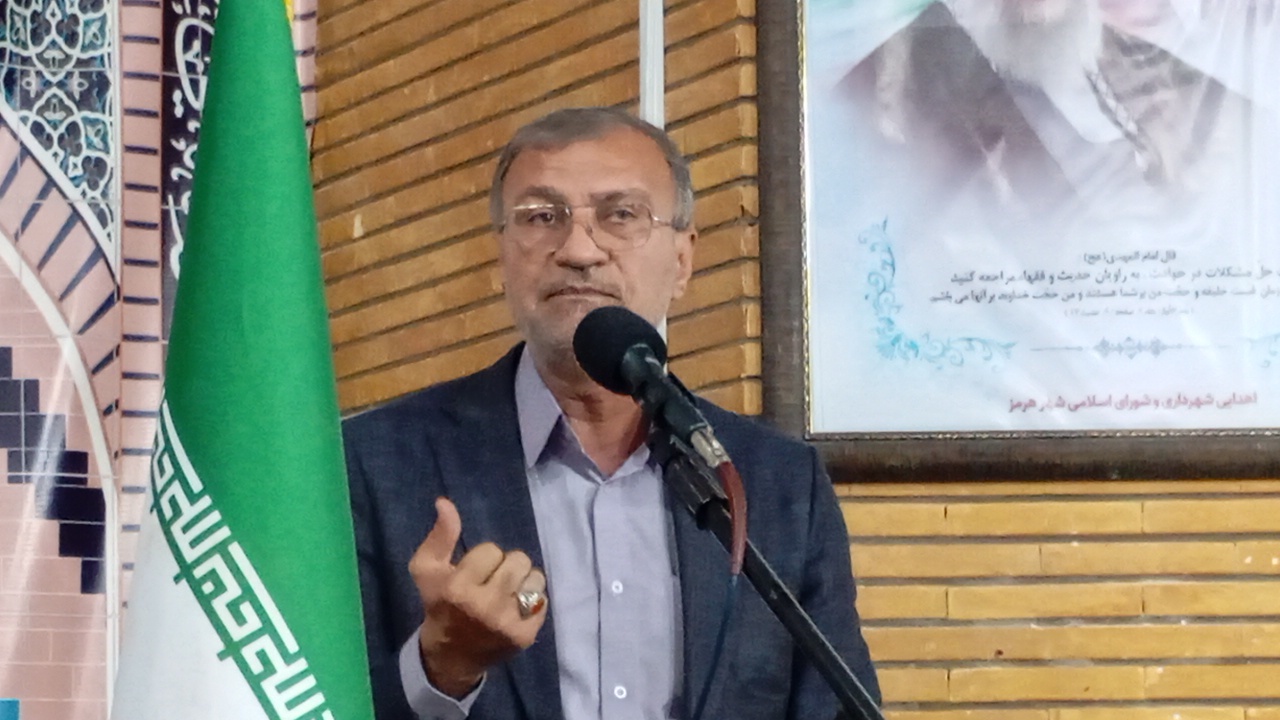 خاک هرمز متعلق به جزیره نشینان است