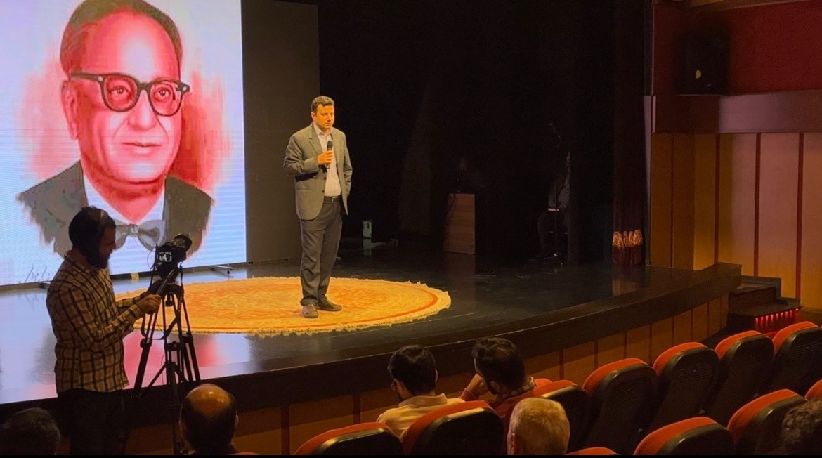 رونمایی پنج اثر تازه با حضور نویسندگان/* رونمایی پنج اثر تازه با حضور نویسندگان/*