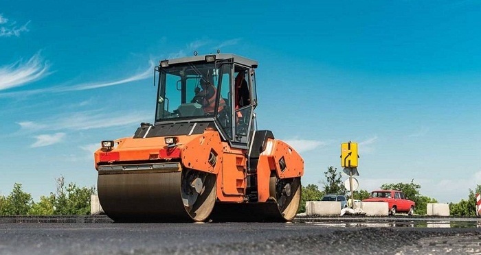 آغاز روکش آسفالت در محور‌های مواصلاتیِ ترانزیتی شمال آذربایجان غربی وبازرگان 