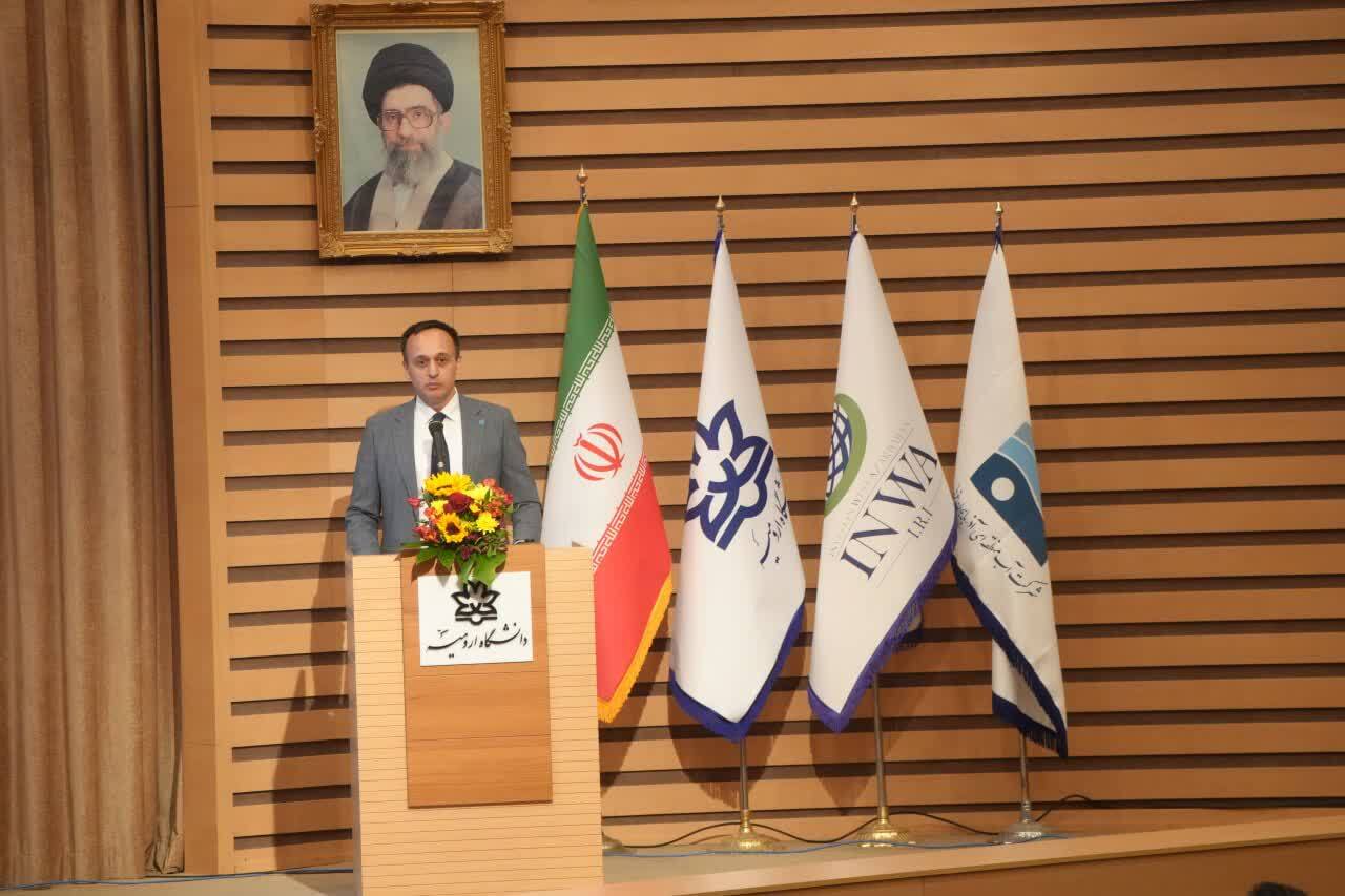 حل مشکل دریاچه ارومیه فقط با دستاوردهای علمی امکان پذیر است حل مشکل دریاچه ارومیه فقط با دستاوردهای علمی امکان پذیر است