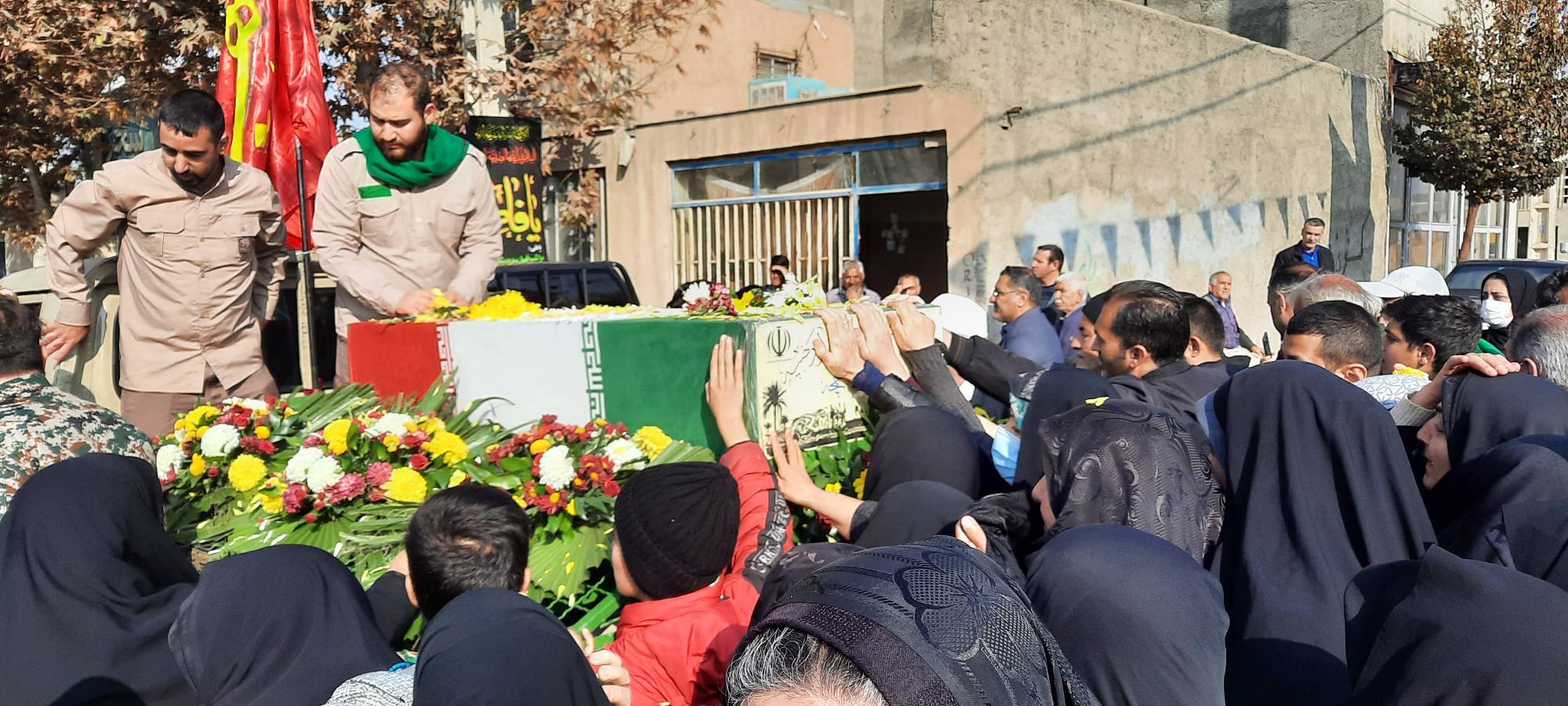 مراسم تدفین پیکر مطهر شهید گمنام در اکبرآباد مهرشهر