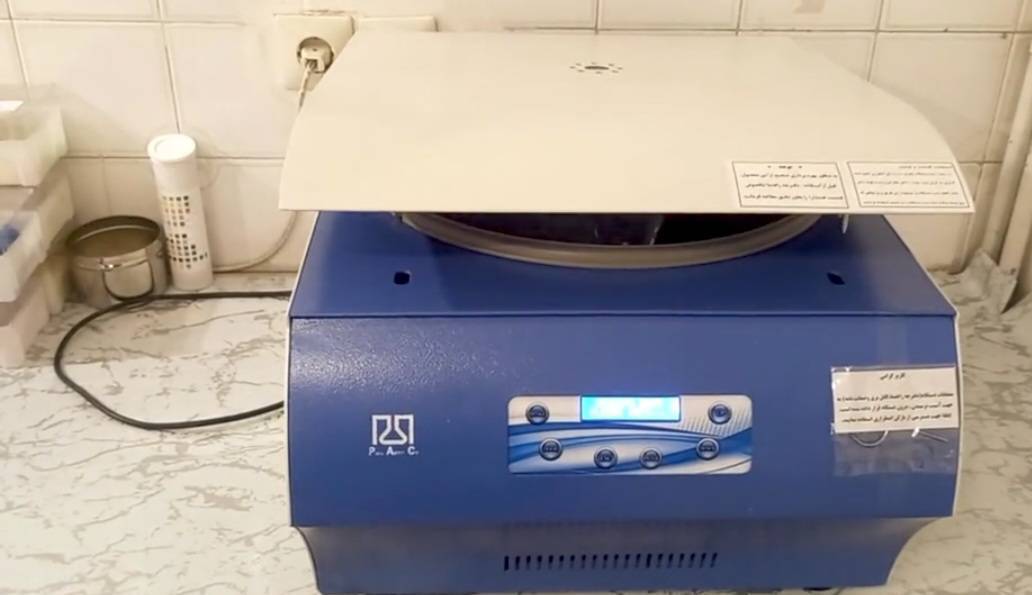 اهدای دستگاه سانتریفیوژ به مرکز خدمات جامع سلامت ابوزیدآباد